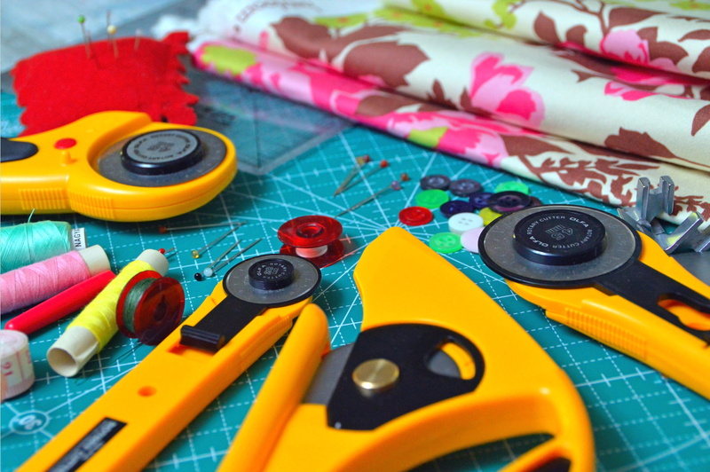 art and craft, spindle, art and craft equipment, green, 5K, indoors, pin, variation, high angle view, still life, textiles, craft, large group of objects