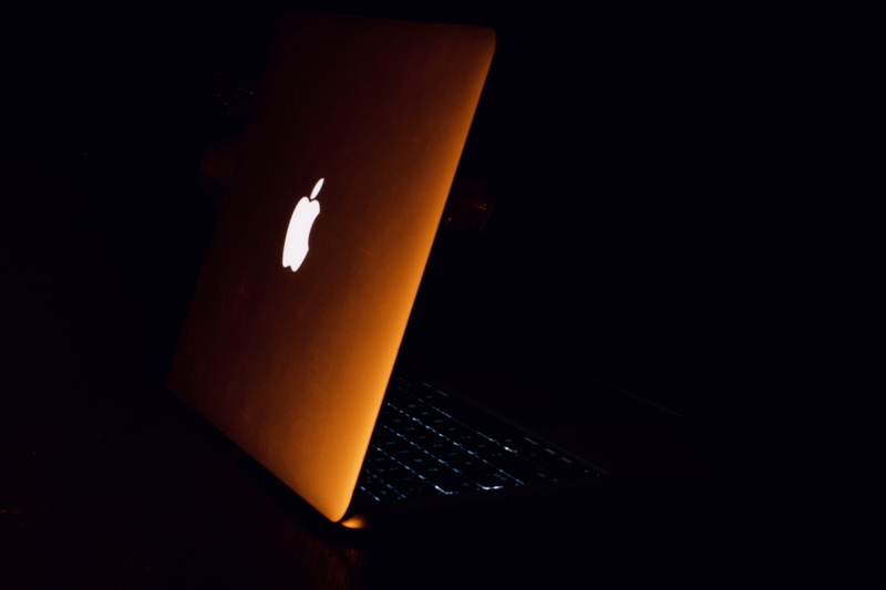 computer network, connection, mac, logo, candle, apple, monitor, symbol, hardware, computer keyboard, indoors, computer, mac os, no people, macbook, wireless technology