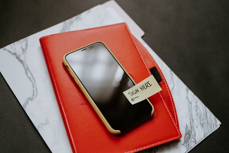 closed, pen, money, focus on foreground, mobile phone, work, folder, shape, black, sign, file, black color, high angle view, close-up, e-file, employer