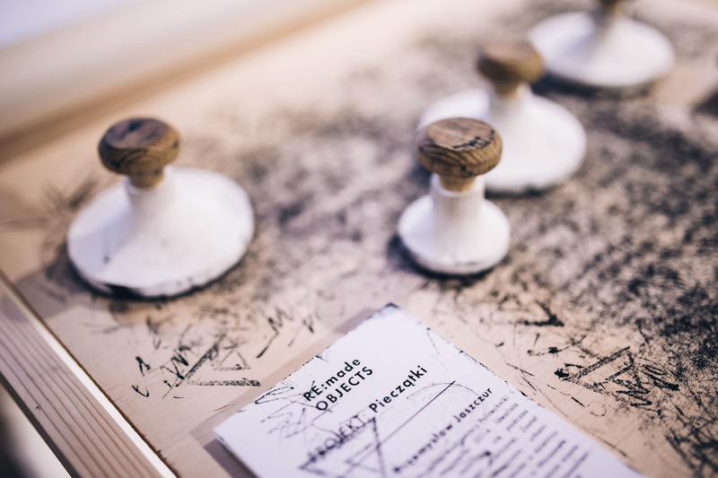 old, stamps, selective focus, wood, high angle view, coin, messy, close-up, communication, still life, history, 5K, imprint, day, paper, calligraphy, the past