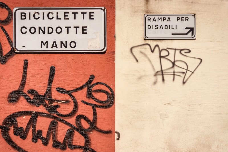 communication, red, table, text, single word, technology, italy, internet, graffiti, western script, wall, backgrounds, art, wood - material, street, black