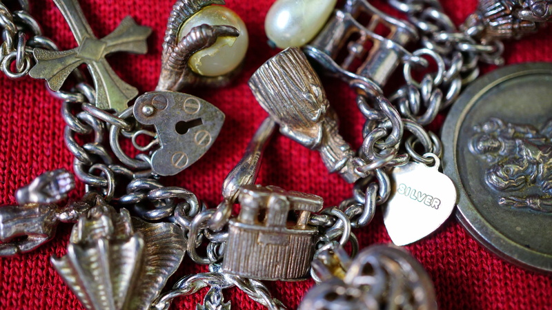 accessories, pile, bracelet, indoors, large group of objects, colored, choice, close-up, abundance, metallic, old, market, fashion, no people, selective focus