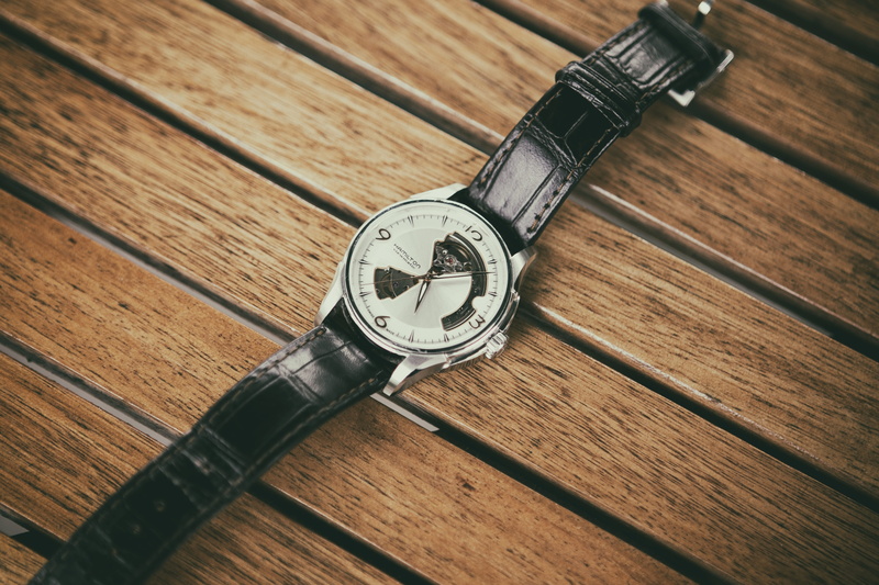 pattern, clock, black, equipment, no people, wood - material, wooden, table, colored, strap, still life, accuracy, leather, minute hand, watch, 5K, wristwatch