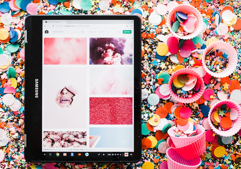 cupcakes, laptop, tablet, day, choice, multi colored, large group of objects, male likeness, directly above, variation, celebration, art and craft, creativity