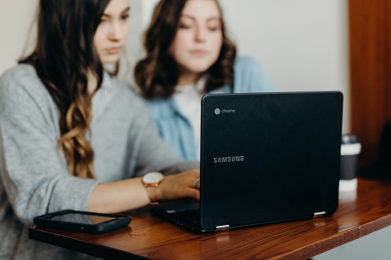 5K, black, connection, casual clothing, young women, women, indoors, looking, work, beside, computer, wireless technology, adolescence, teenager, wooden