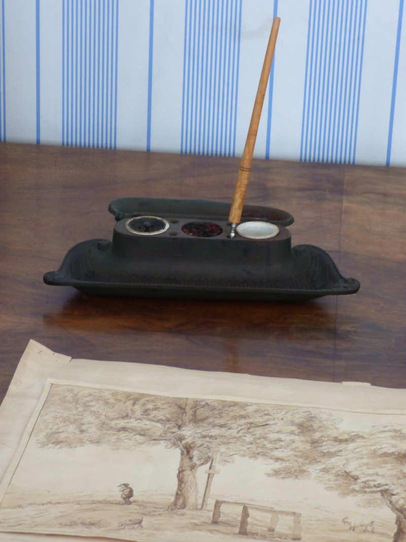table, technology, no people, black, wall - building feature, equipment, gramophone, music, painting, the art of, 4K, cleaning, picture, wood - material