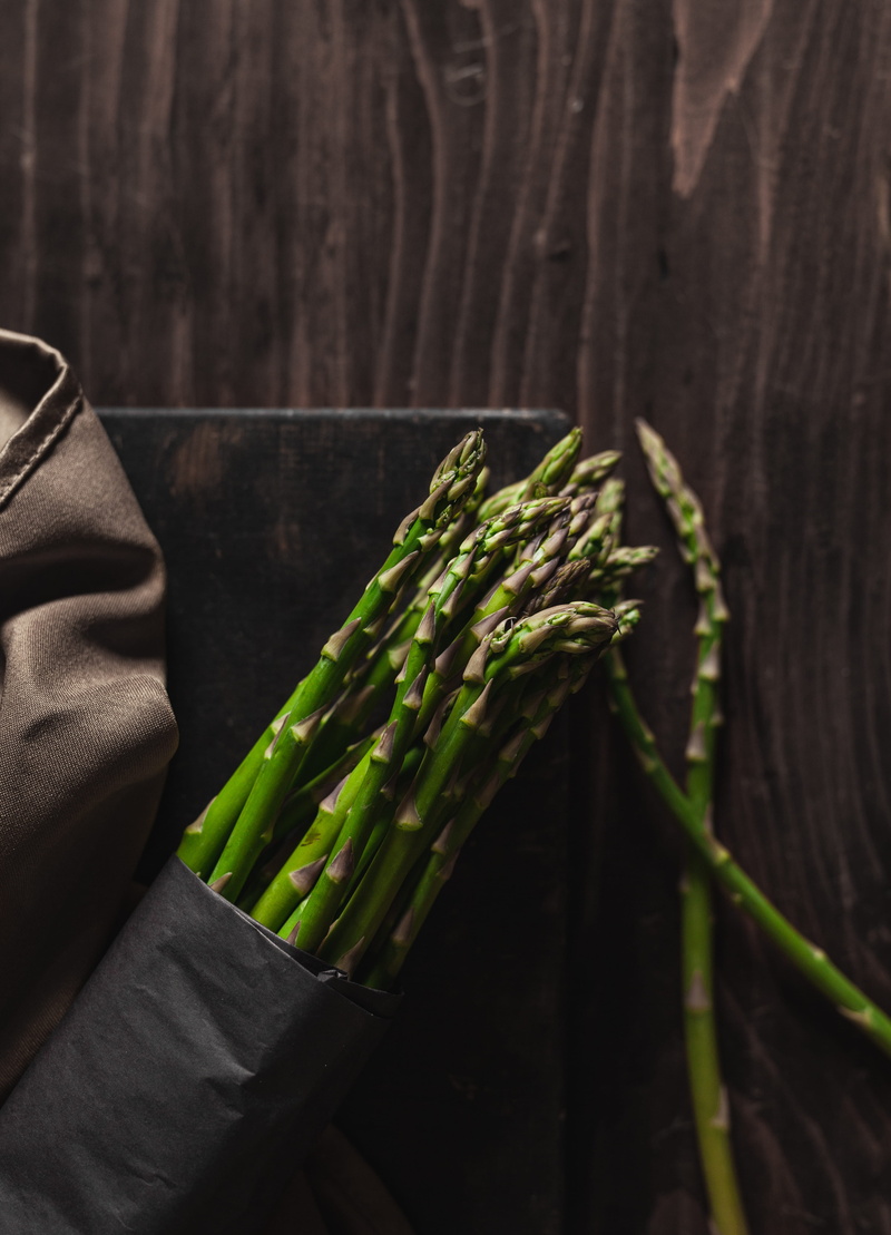 food and drink, green, raw food, 4K, bundle, nature, freshness, close-up, wood - material, healthy eating, wellbeing, plant, one person, green color, food