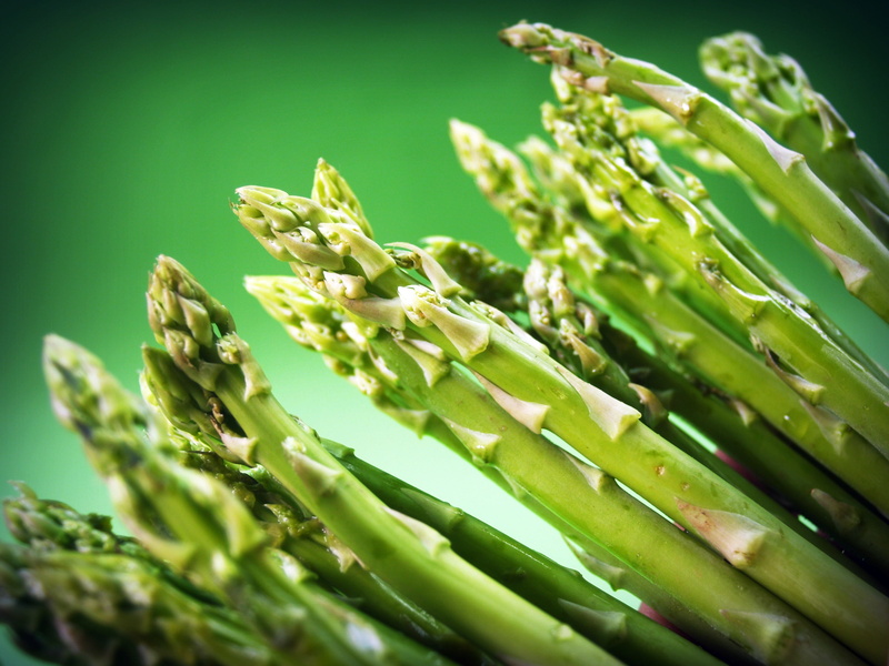 freshness, wooden, plant part, outdoors, asparagus, rustic, seasonal, ingredient, sunlight, selective focus, food, cooking, meal, beauty in nature, day