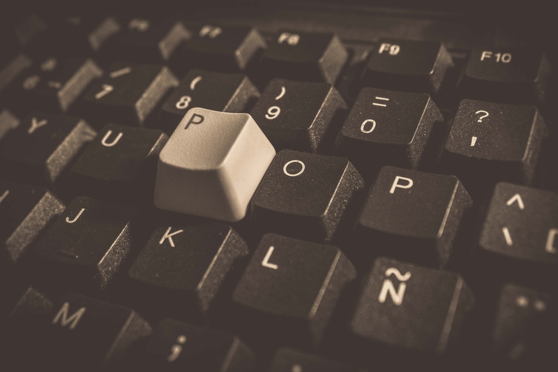 selective focus, push button, open source, hacker, computer, apple, communication, computer keyboard, pop, key, computer equipment, technology, keys, keyboard