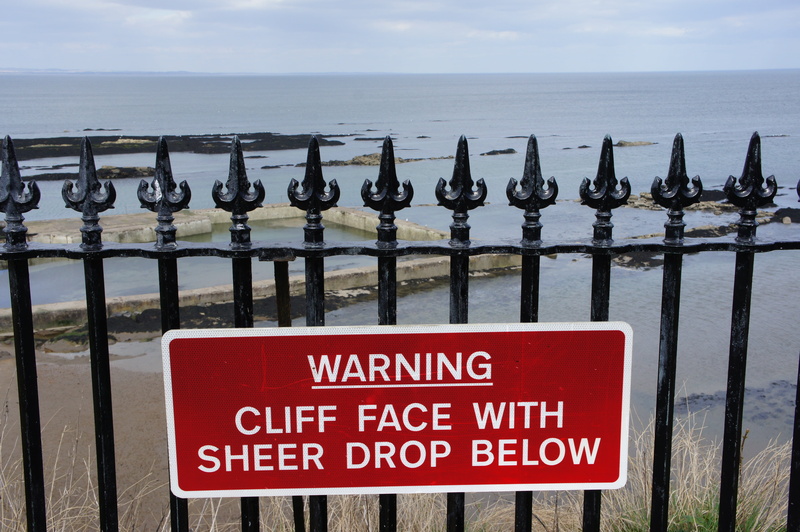 beauty in nature, horizon, information, danger, cliff, barrier, warn, dangerous, warning, nature, day, communication, horizon over water, hazard, red, cliff face