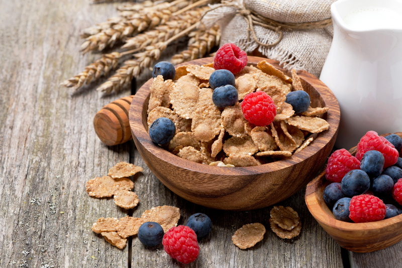 corn flakes, cornflakes, milk, raspberries, blueberries, 5K, Breakfast, food, raspberry, fruit