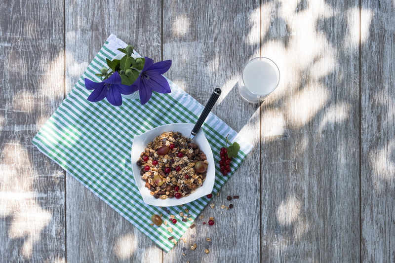 milk, eating utensil, kitchen utensil, drink, day, ceramic, vegetarian, currants, Cornflakes, food, ready-to-eat, grapes, Muesli, white, grape, bowl, still life