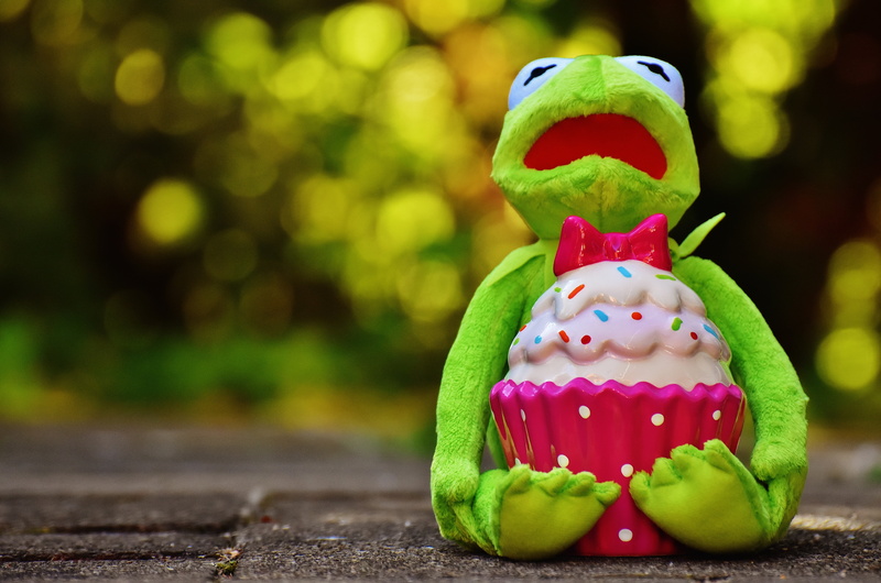 frog, food and drink, representation, children, food, art and craft, cake, green color, toys, close-up, soft toy, 5K, creativity, day, holiday, no people