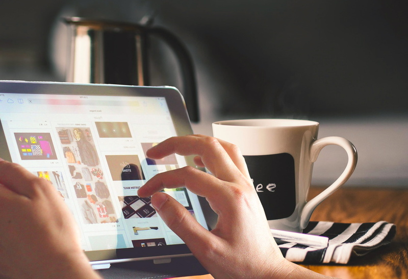 hot, cafe, adult, wireless, mug, beverage, holding, electronic, communication, internet, screen, enjoying, mobile, computer, human hand, cup, digital, technology