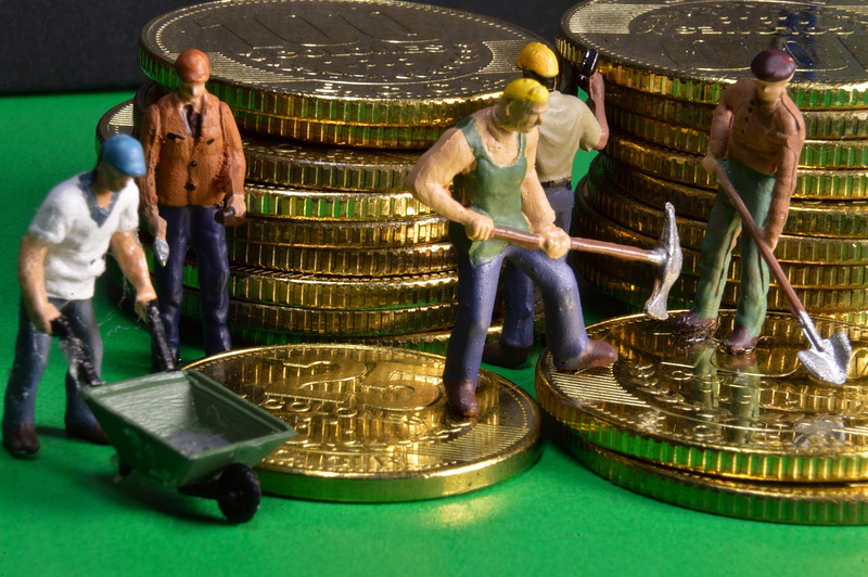 gain, medium group of people, finance, worker, cooperation, young adult, competition, down payment, banking, currency, playing, investment, group, full length