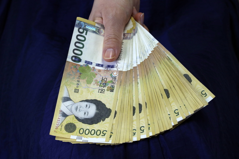 wealth, financial, bills, right now, payment, calculation, paying, investment, money, real people, shopping, human body part, finger, one person, text