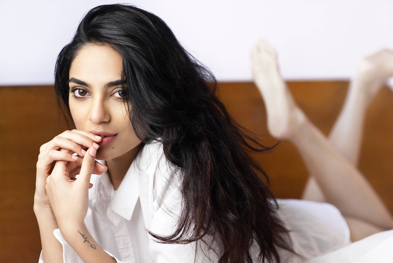 laying, bed, Model, Beauty pageant, shirt, white, Indian actress, woman, Miss Earth India, DHD, Sobhita Dhulipala, collared, 2K