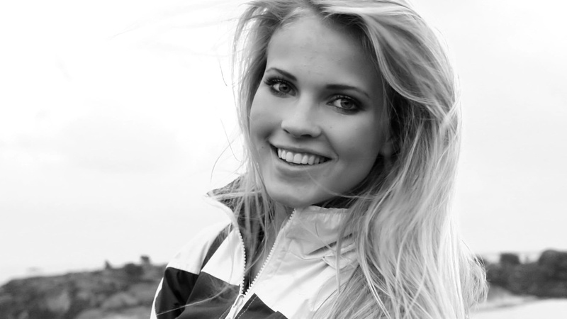 women outdoors, model, beauty, zip, women, headshot, monochrome, 1080P, blond hair, blonde, smiling, face, portrait, Emilie Marie Nereng, happiness, hairstyle