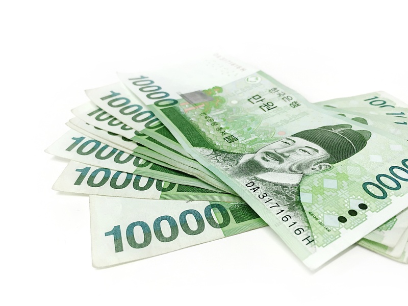 white, savings, number, finance, don, paper currency, currency, close-up, green color, dollar sign, gold, tax, storage, economy, white background, banknotes