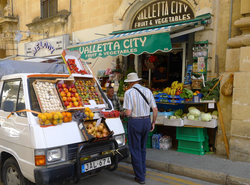 small business, music, mediterranean, travel, Business, frisch, citrus fruits, food, market, standing, Malta, fruits, one person, city, building exterior