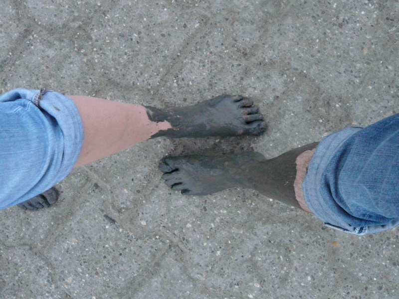 Mudflat Hiking, standing, 2K, Wadden Sea, north sea, close-up, sand, dirty, human body part, Watts, human hand, day, lifestyles, low section, real people