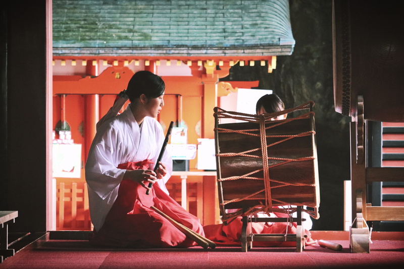 5K, costume, real people, bamboo, miyazaki, front, playing, musical, three quarter length, front view, musician, percussion, japanese, childhood, leisure activity