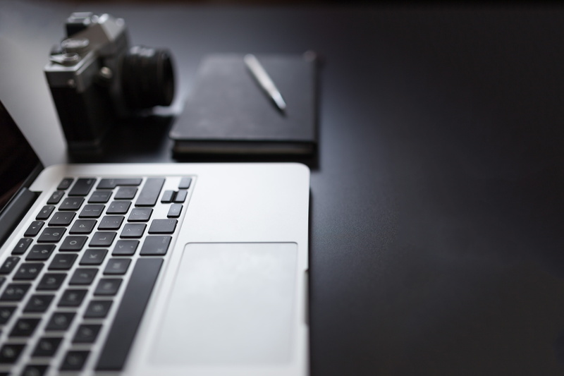table, computer key, workspace, 5K, photography themes, laptop, selective focus, copy space, indoors, workstation, wireless technology, pen, blogging