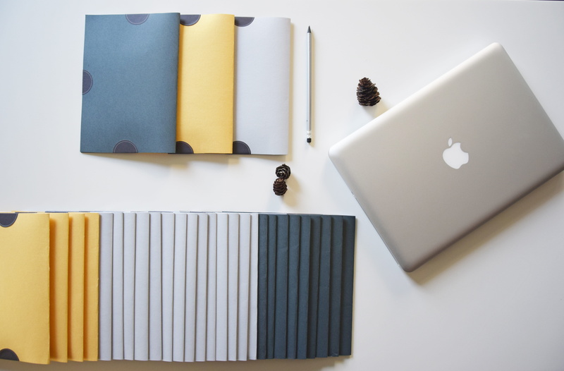folder, digital, still life, marketing, indoors, blogging, group of objects, modern, work, the internet, office, blank, presentation, yellow, communication