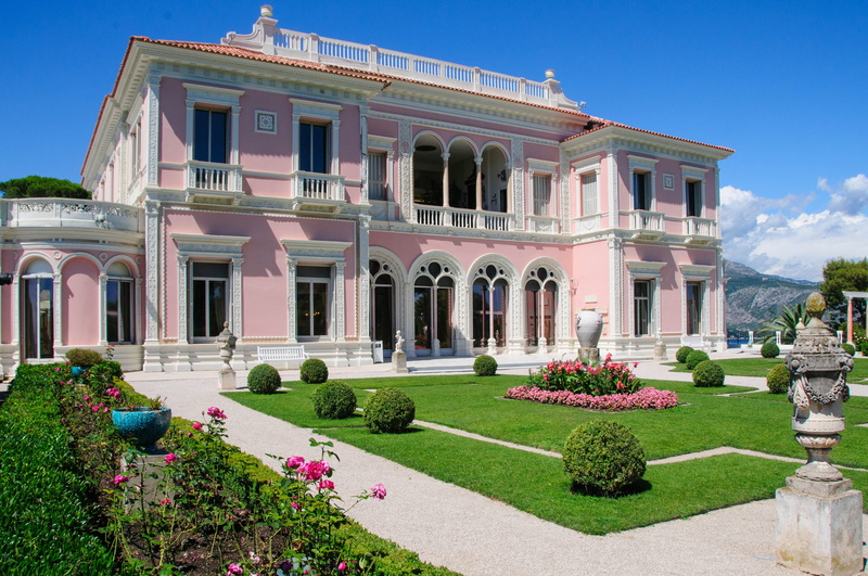 grass, formal garden, garden, ephrussi, front or back yard, plant, 4K, painted, outdoors, property, photo, villa, sky, built structure, rothschild, architectural column