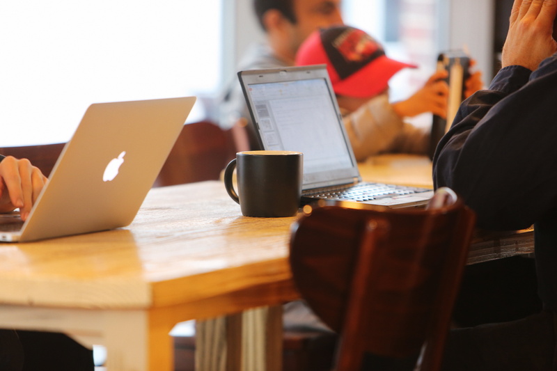 computer, sitting, internet, cup, beside, ceramic, wireless technology, notebooks, 5K, table, mobile, wooden, mug, top, adult, food and drink, laptops