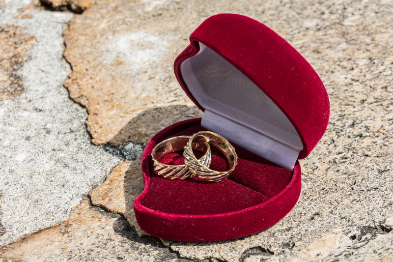 wedding, wedding day, bride, luxury, romantic, gold, jewel, 5K, symbol, focus on foreground, outdoors, solid, beach, open, together, still life, rings