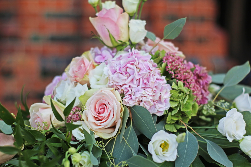 bridal car, petal, freshness, bunch of flowers, inflorescence, leaf, flora, flower head, romantic, fragility, vulnerability, rose, hydrangea, outdoors