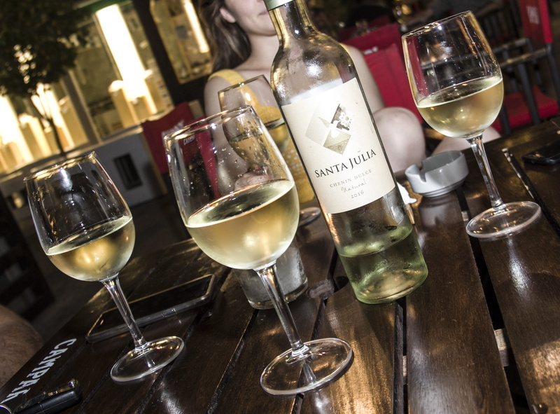 white wine, relaxation, no people, drinking glass, container, flowers, two, glass, commitment, refreshment, alcohol, anniversary, glass - material, table