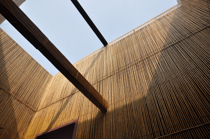 clear sky, framework, look up, pattern, wall, day, the pavilions, sunshine, building, building exterior, wood - material, scene, skyscraper, 4K, protection