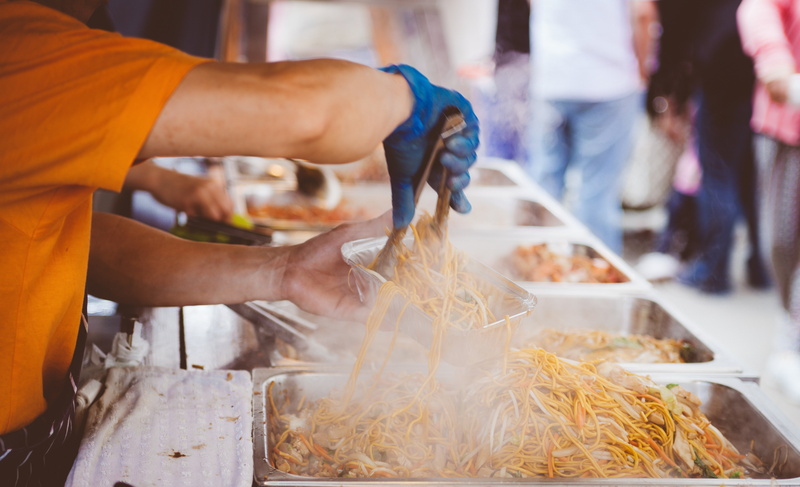 street food, occupation, adults only, freshness, human hand, close-up, using, 5K, hot, food and drink, chef, business, incidental people, holding, industry