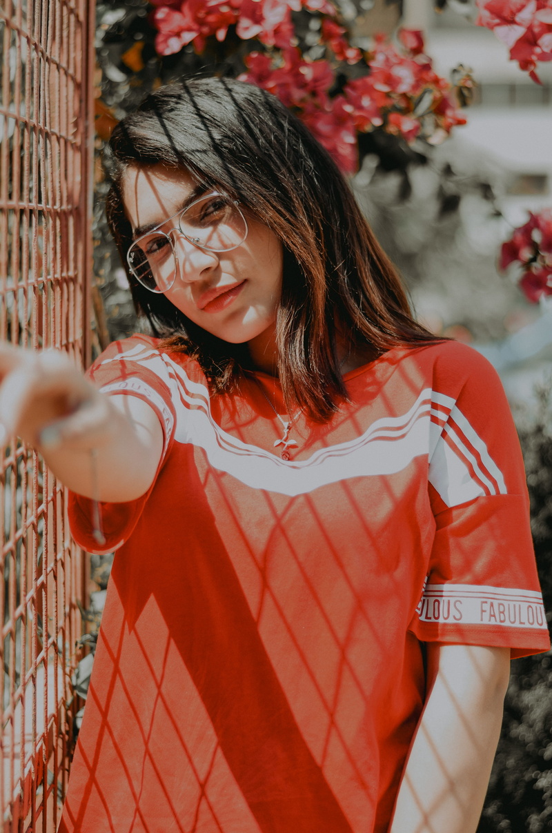 adult, long sleeve, banister, lifestyles, human, woman, holding, beautiful woman, accessory, portrait, young women, women, sleeve, amusement park, young adult