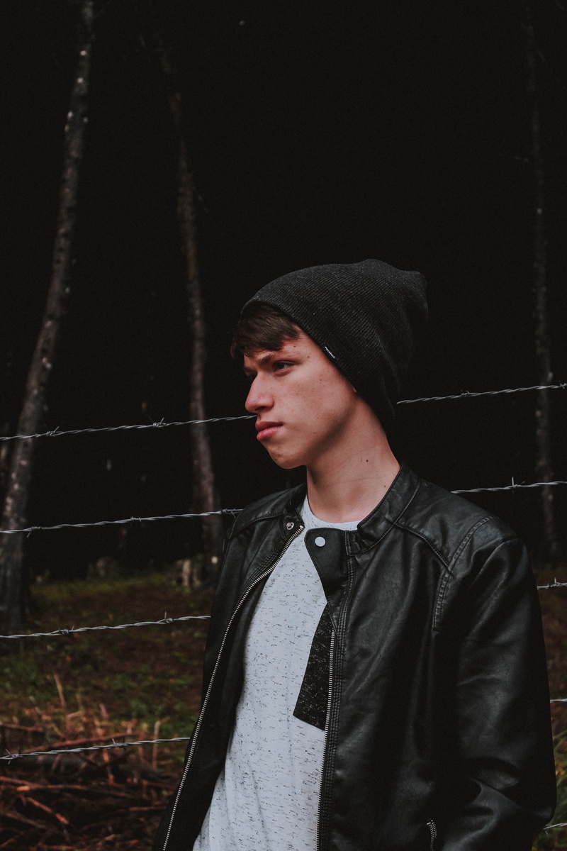 looking, cap, lifestyles, sleeve, clothing, looking away, leather jacket, man, sweater, young men, finger, hat, gray, 5K, jacket, leisure activity, hood