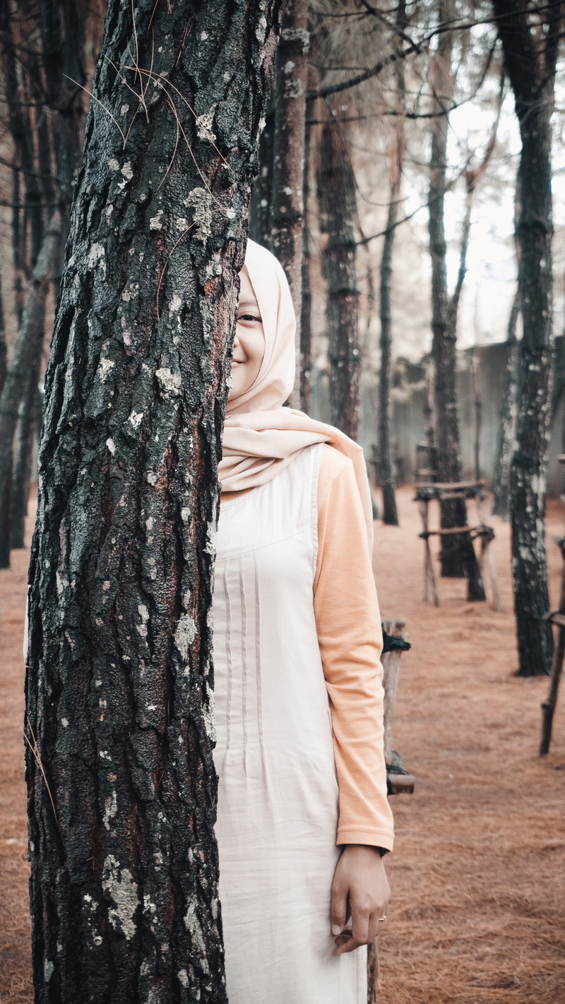 adult, land, ground, women, 5K, clothing, person, cardigan, hood, half, warm clothing, rear view, sweater, focus on foreground, smiling, apparel, trunk