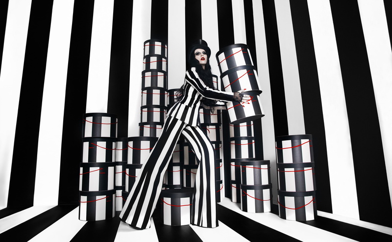 Woman, 4K, Fashion, Stripes, Ikea, Character, Gothic, Boxes, women, Model, WillyWonka, TopHat, BeaAkerlund, trend, Shopping, Girls, vertical, Photography