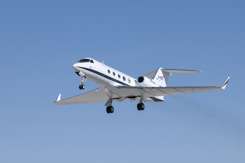 on the move, executive, aerospace industry, jet, motion, jet engine, gulfstream, blue, g iii, flying, military, plane, mid-air, transportation, photo, army