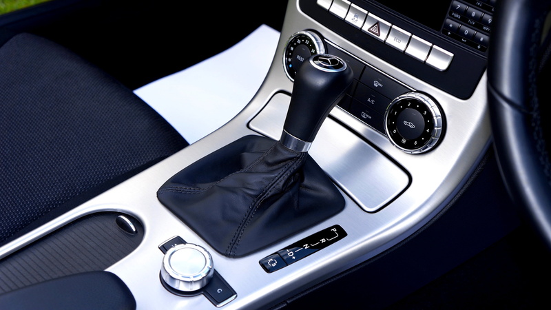 indoors, outdoors, travel, near, center, steering, gearshift, gray, transportation, day, lever, modern, technology, leather, car, car interior, 4K, mode of transportation