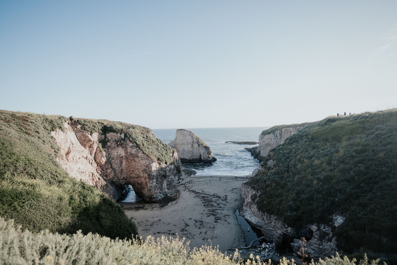 green mountains, outdoors, 2K, coast, cliff, scenics, body, plant, beside, day, clear sky, mountains, no People, non-urban scene, travel Locations, landscape