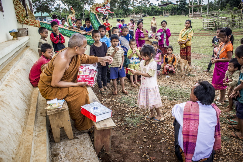 culture, brown, people, wear, building, real people, group, group of people, celebration, asia, crowd, boys, wooden bench, give, plant, nature, concrete