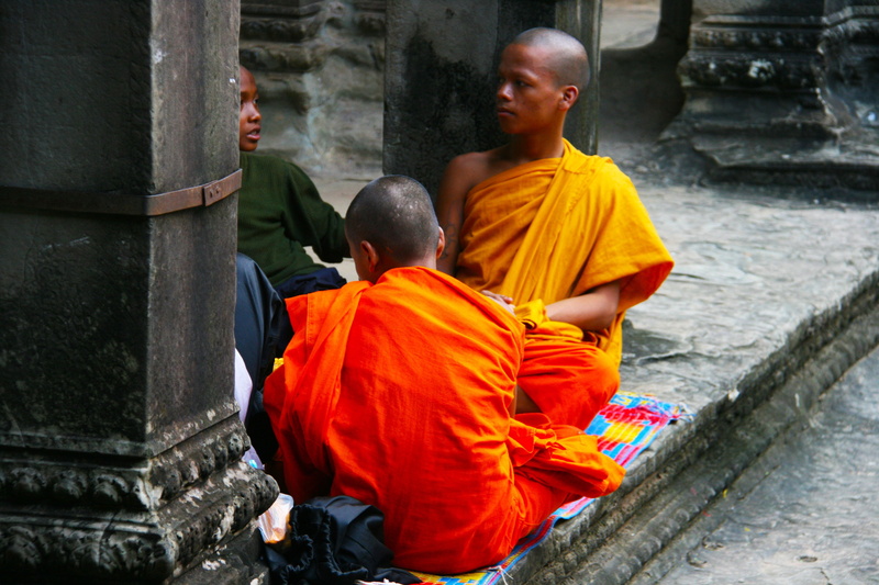 thailand, young buddhists, spiritual, built structure, eastern, asia, holy, wat, people talking, people, architecture, sitting, religion, 4K, thai, buddhist