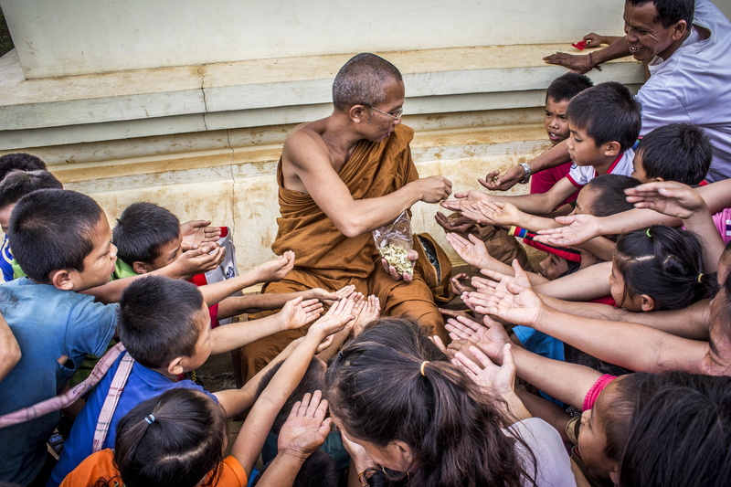 young, women, kids, buddhist, ground, real people, asia, people, young women, young men, togetherness, men, teenager, Buddhism, daytime, large group of people
