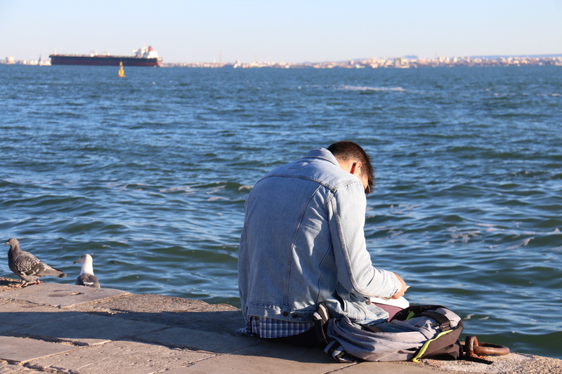 full length, landscape, sitting, holidays, ship, eventide, people, ride, litoral, ocean, lifestyles, knowledge, one person, relax, day, concentration, men
