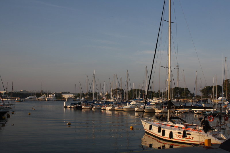 mast, litoral, mode of transportation, candle, browse, vessel, navigation, waterfront, sky, sol, transportation, travel, outdoors, sail boat, moored, marina