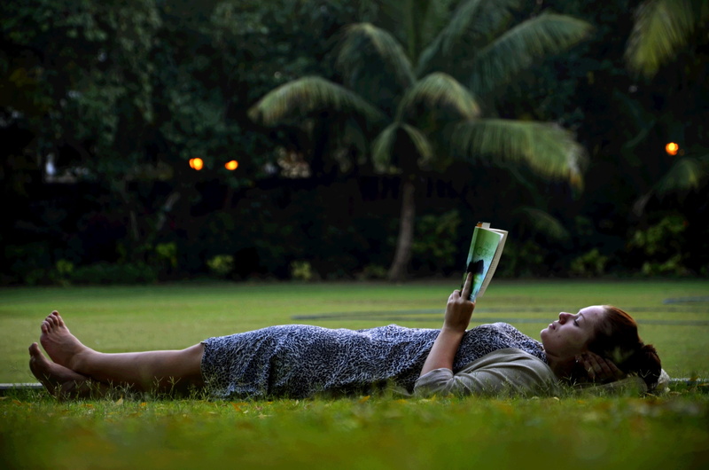 mobile phone, peace, real people, young adult, outdoors, nature, lying down, technology, portable information device, casual clothing, grass, smart phone
