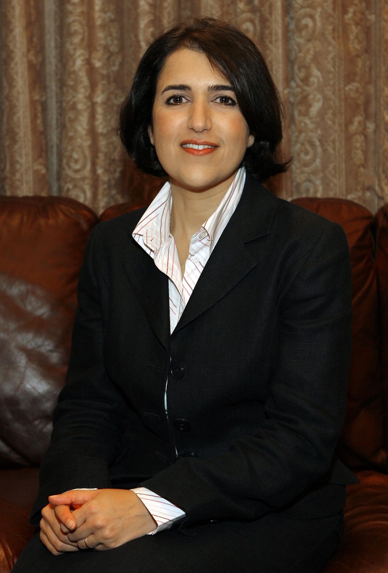suit, looking at camera, business, portrait, women, waist up, beautiful woman, business person, indoors, smiling, one person, representative, sofa, regional