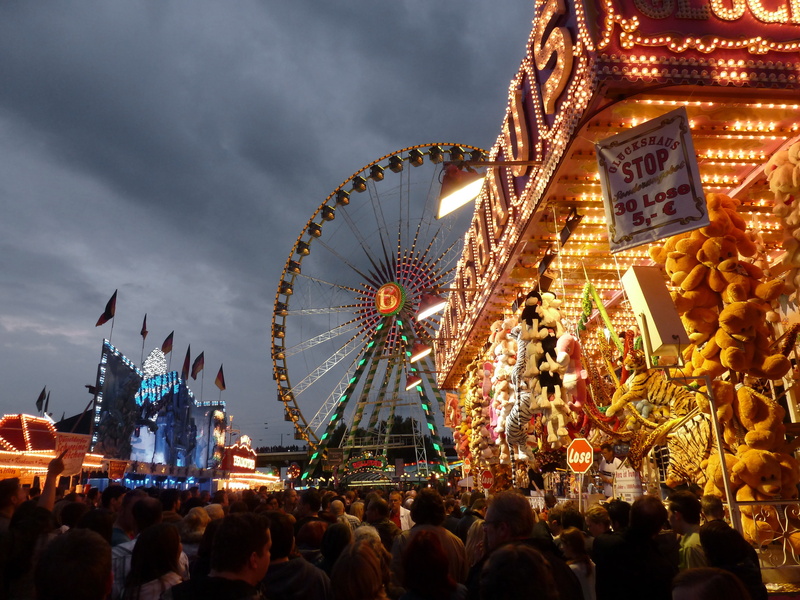 arts culture and entertainment, men, real people, park, enjoyment, people, crowd, schützenfest, large group of people, night, düsseldorf, cloud - sky, built structure